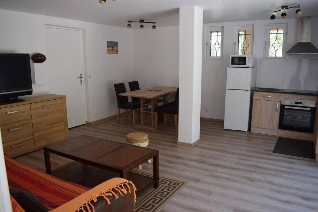 Appartement Neuf Et Independant Dans Rez-De-Villa Vallauris Dış mekan fotoğraf